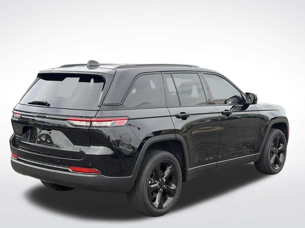 Used 2023 Jeep Grand Cherokee Altitude AWD/4WD image 6