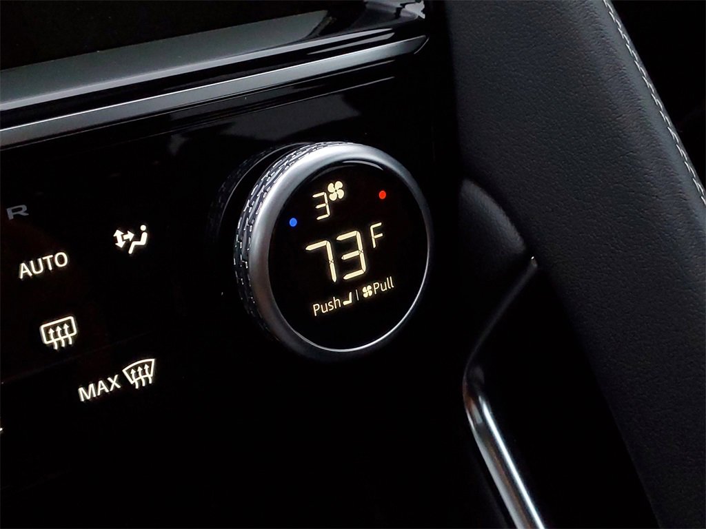 Used 2024 Jaguar E-PACE R-Dynamic SE image 21