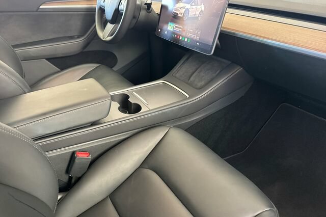 Used 2024 Tesla Model Y Long Range AWD/4WD image 16