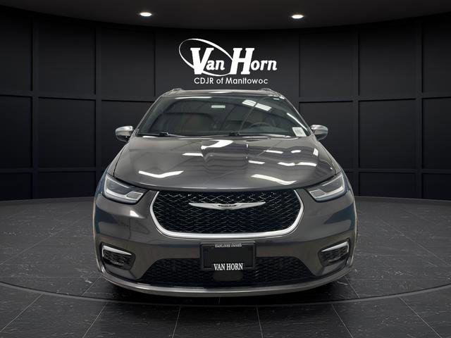 Used 2023 Chrysler Pacifica Pinnacle FWD image 2