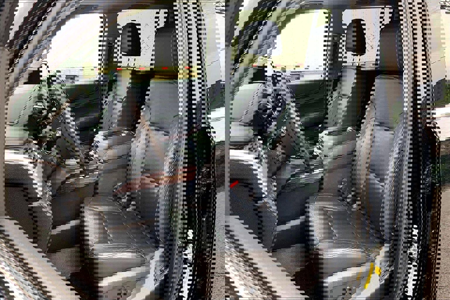 Used 2018 GMC Yukon XL SLT w/ Open Road Package AWD/4WD image 23