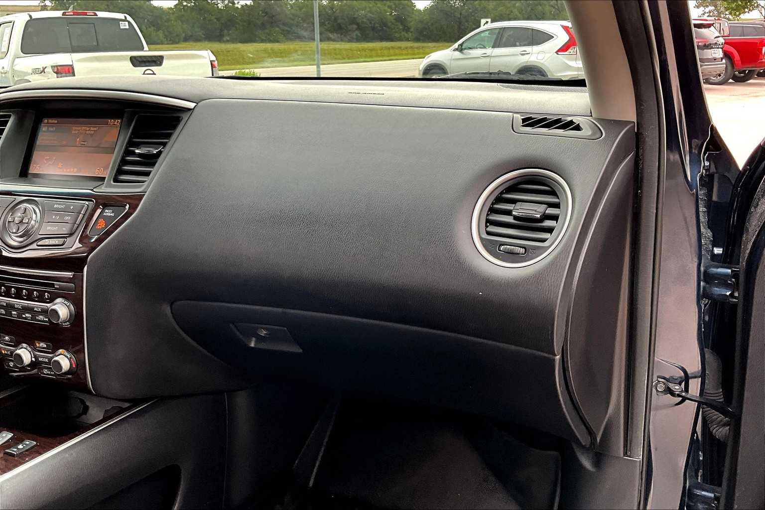 Used 2013 Nissan Pathfinder SL FWD image 19