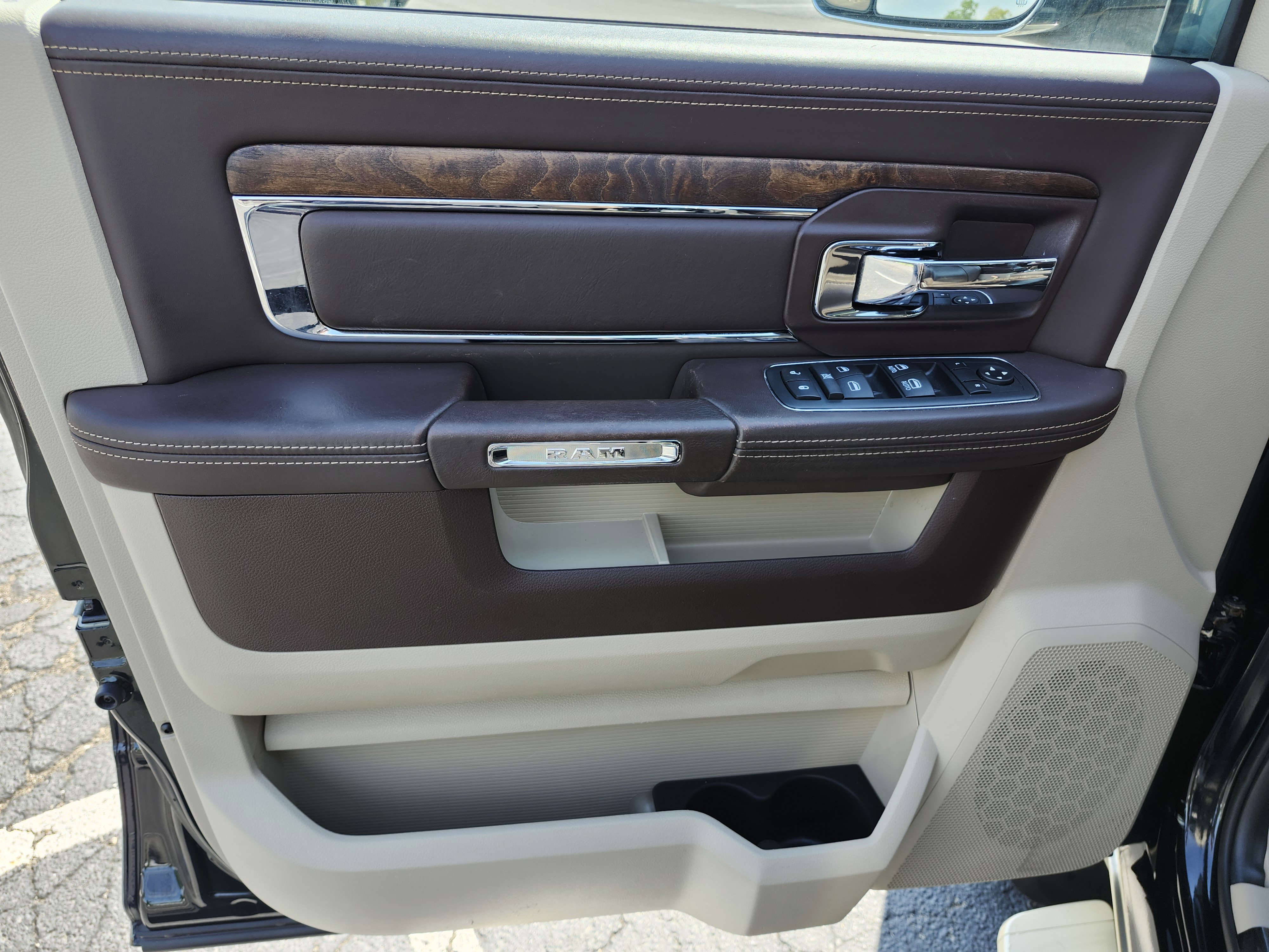 Used 2016 RAM 1500 Laramie Longhorn w/ Convenience Group AWD/4WD image 27