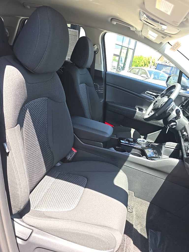 New 2025 Kia Sportage LX image 8