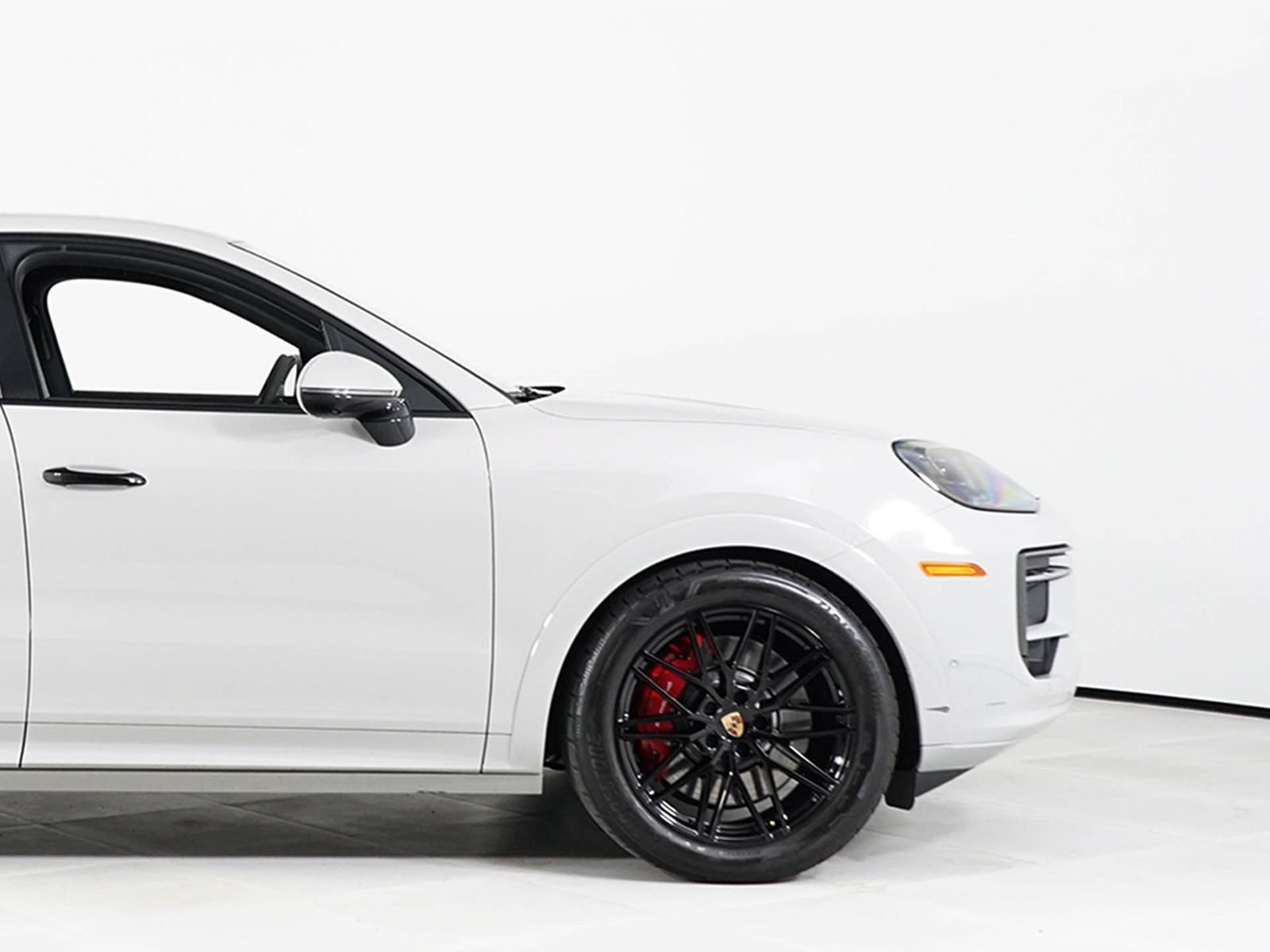 Used 2026 Porsche Cayenne GTS AWD/4WD image 15