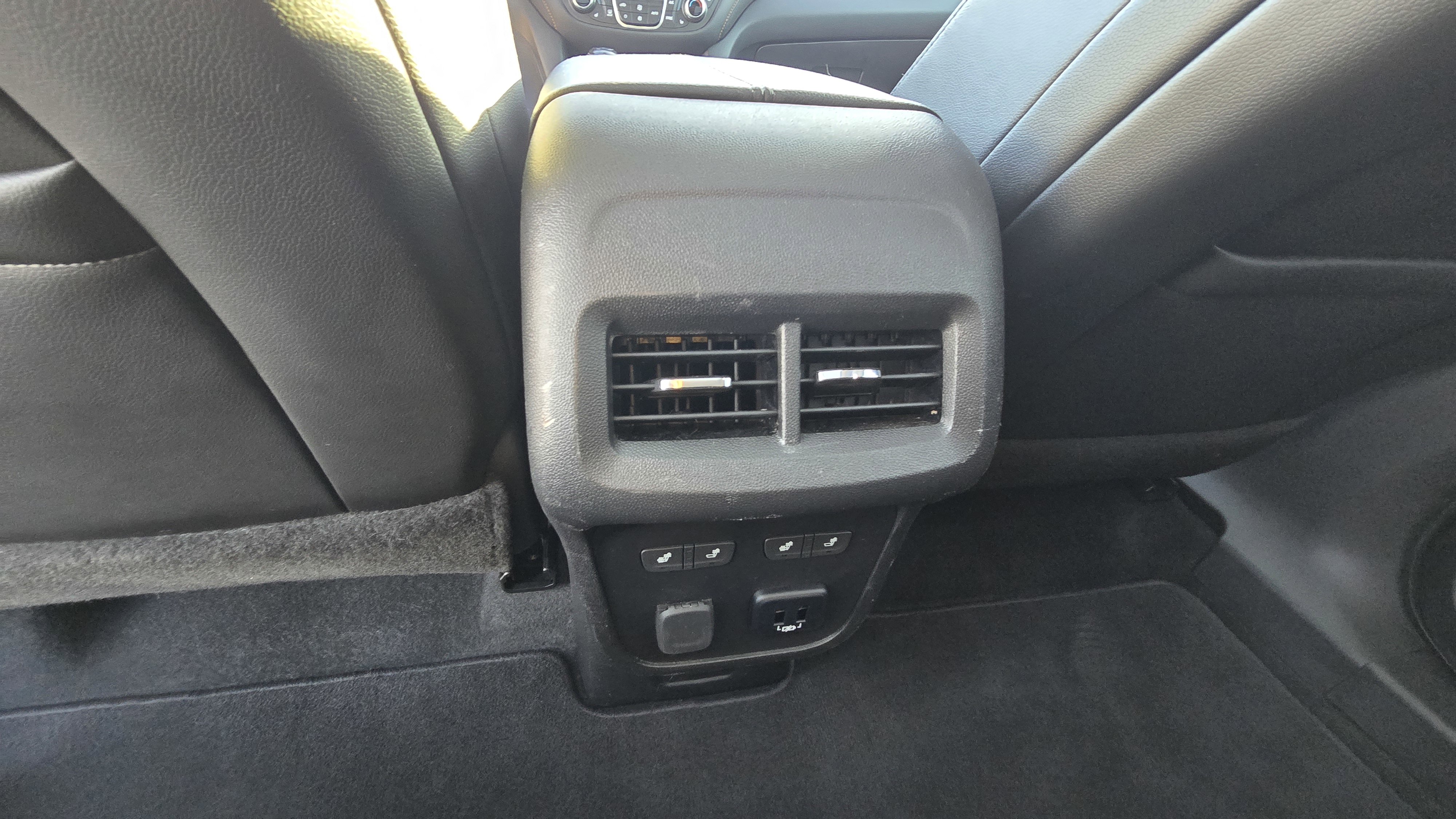 Used 2018 Chevrolet Equinox Premier FWD image 15