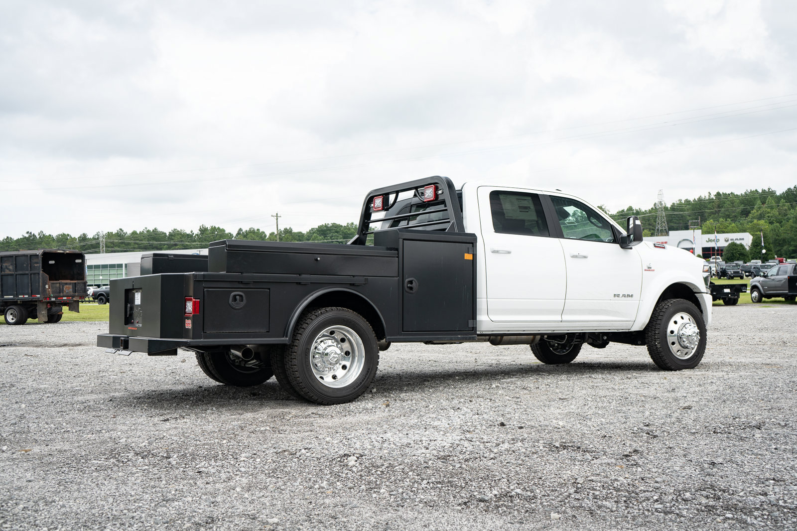 New 2026 RAM 4500 4x4 Crew Cab DRW w/ Laramie Trim Package image 22