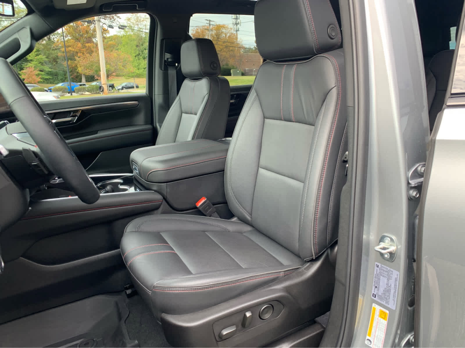 Used 2025 Chevrolet Tahoe RST image 13