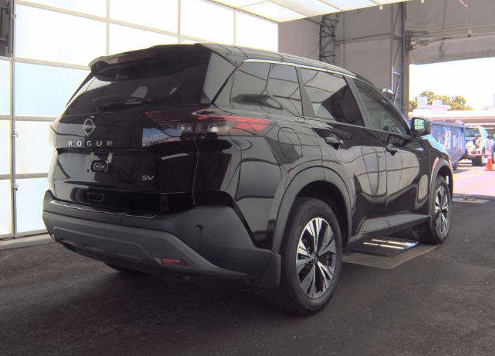 Used 2023 Nissan Rogue SV FWD image 5