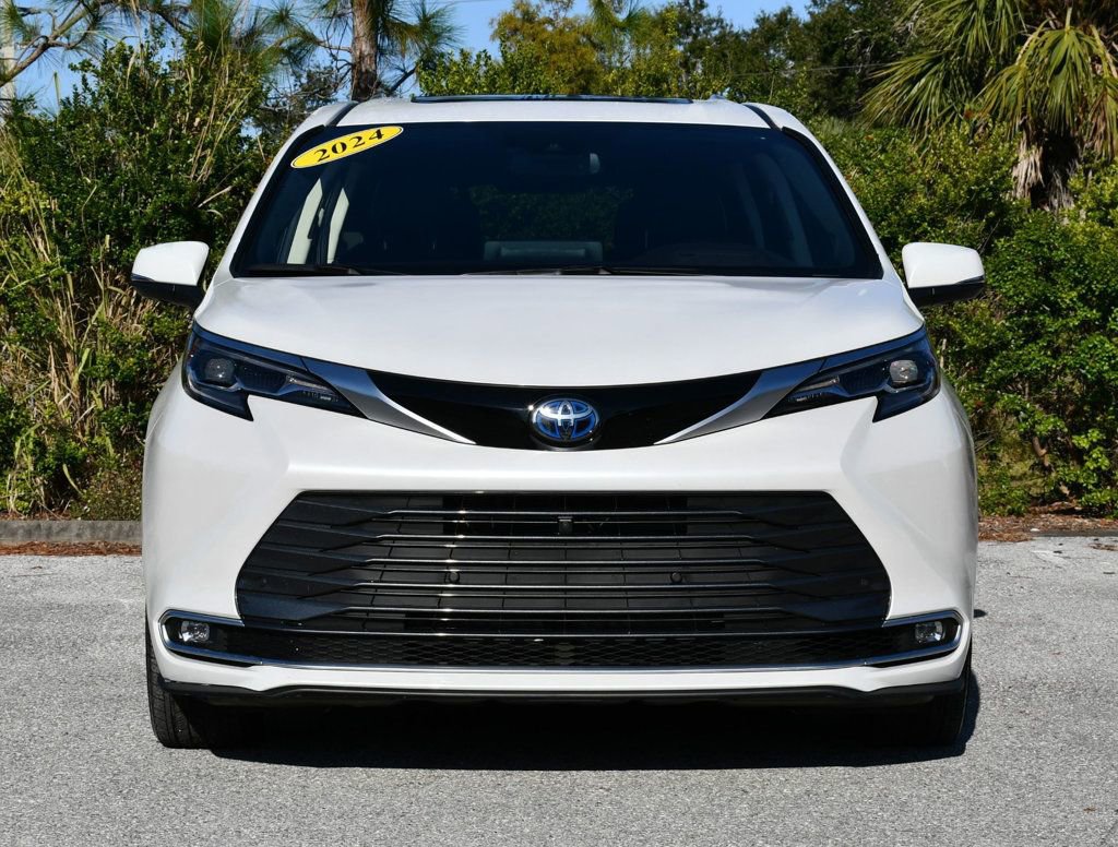 Used 2024 Toyota Sienna Platinum image 12