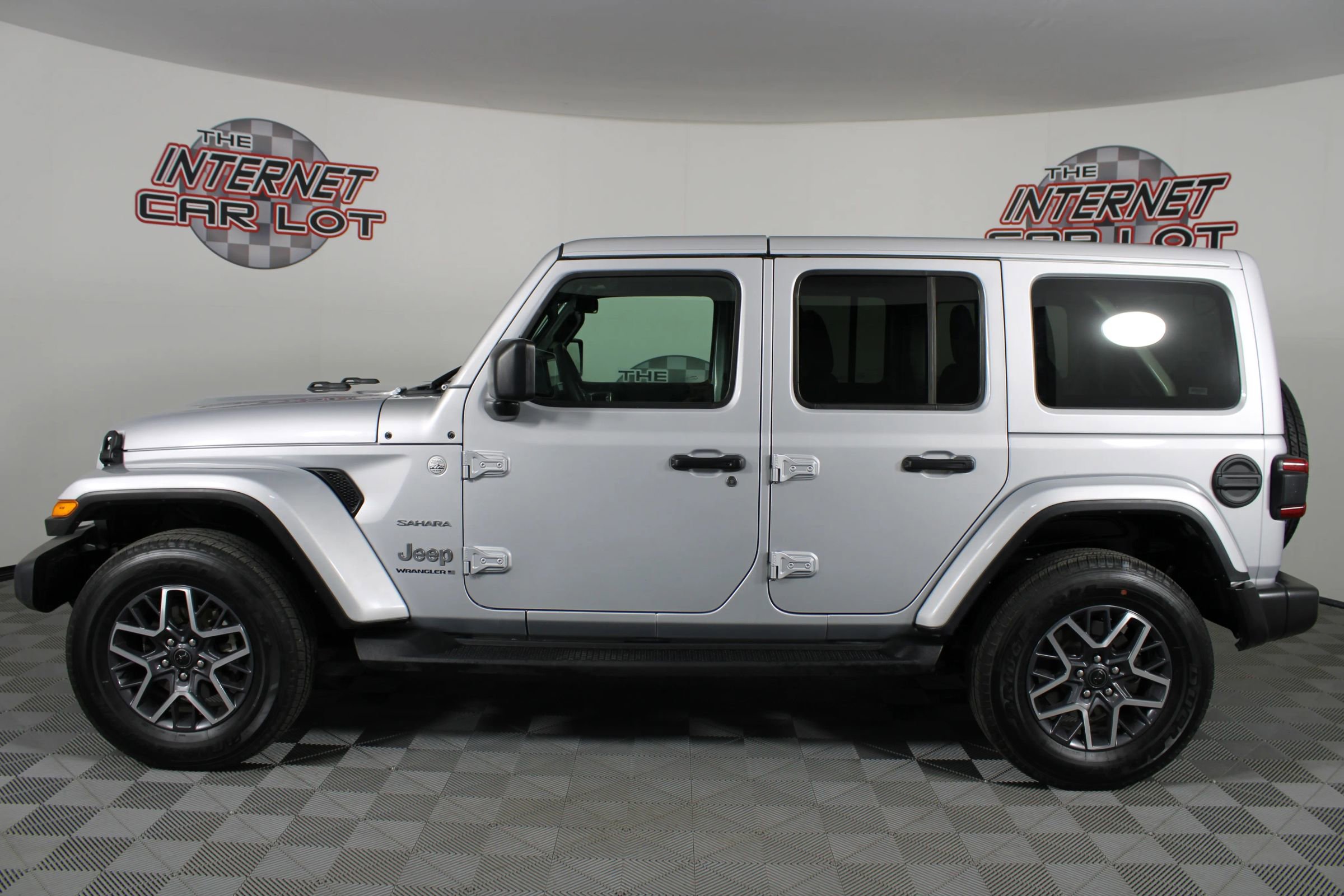 Used 2024 Jeep Wrangler Unlimited Sahara image 4