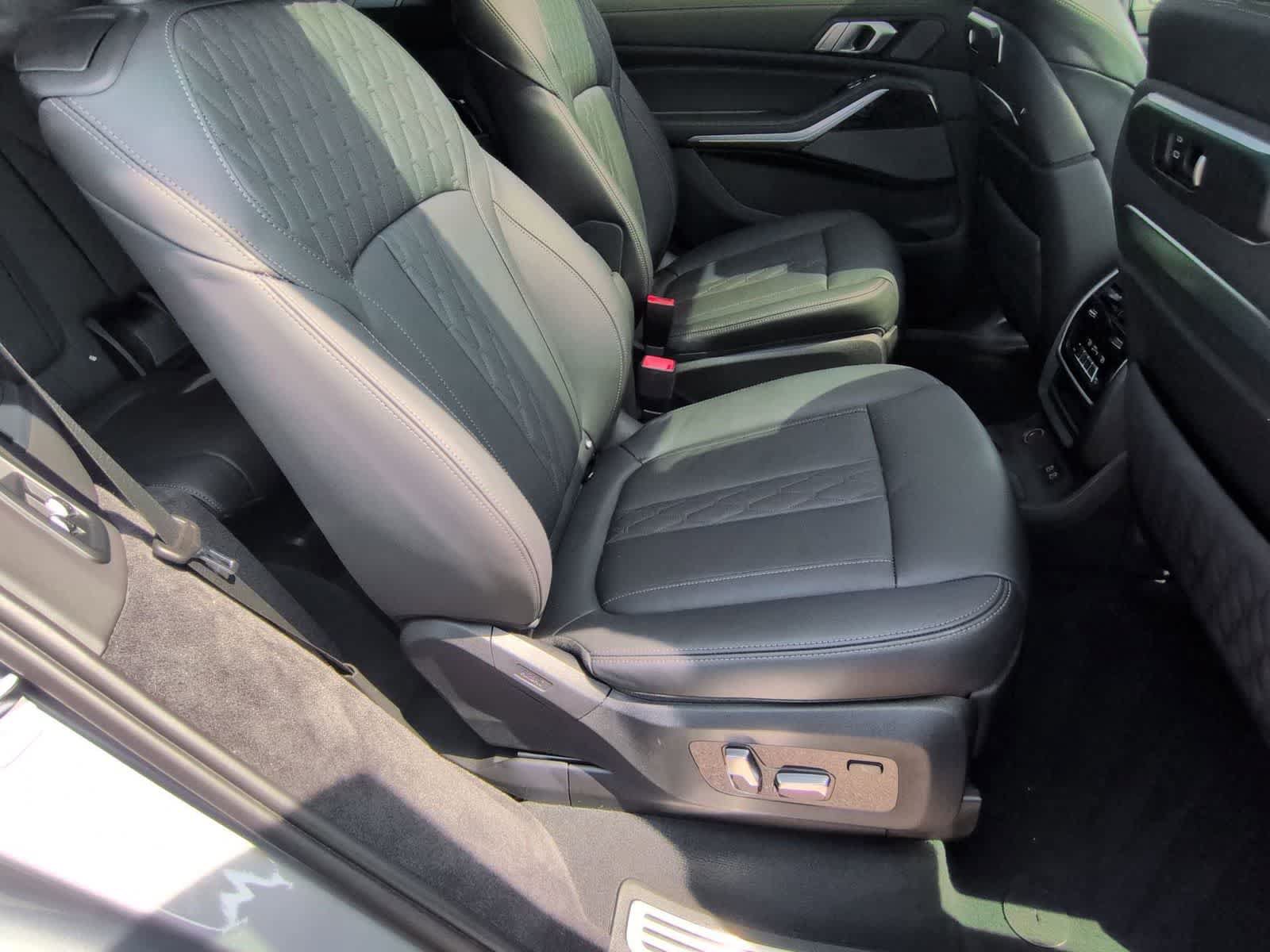 Used 2024 BMW X7 M60i AWD/4WD image 21