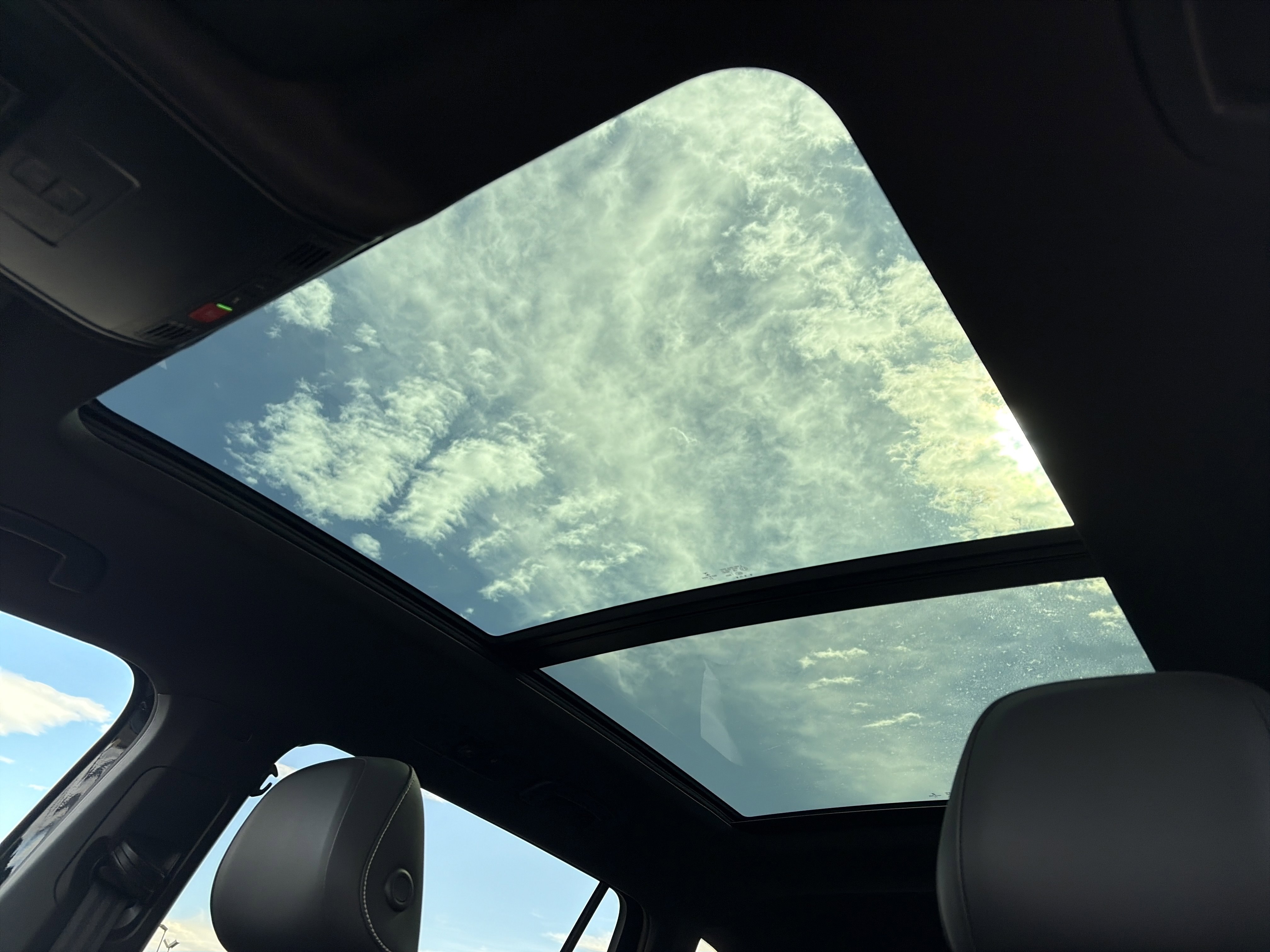 Certified 2023 Volkswagen Tiguan SE R-Line image 30