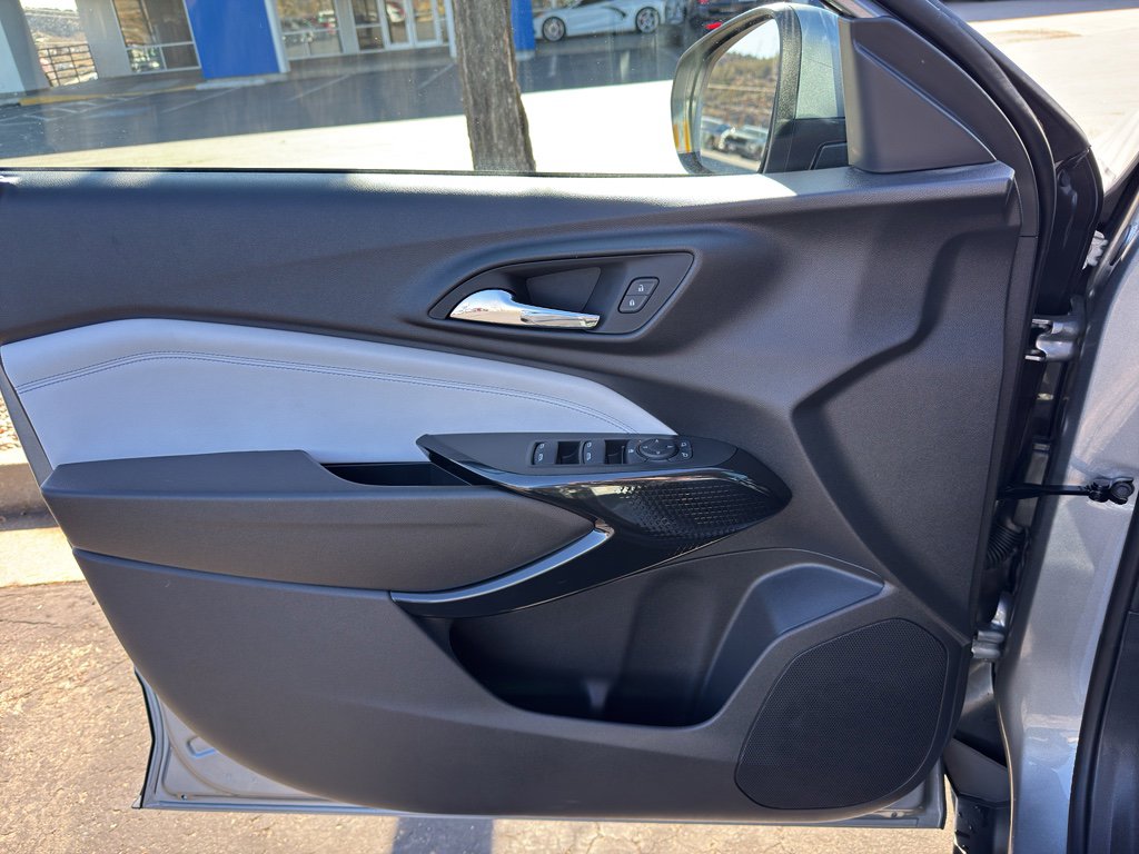 Used 2026 Chevrolet Trax LT w/ LT Convenience Package image 16