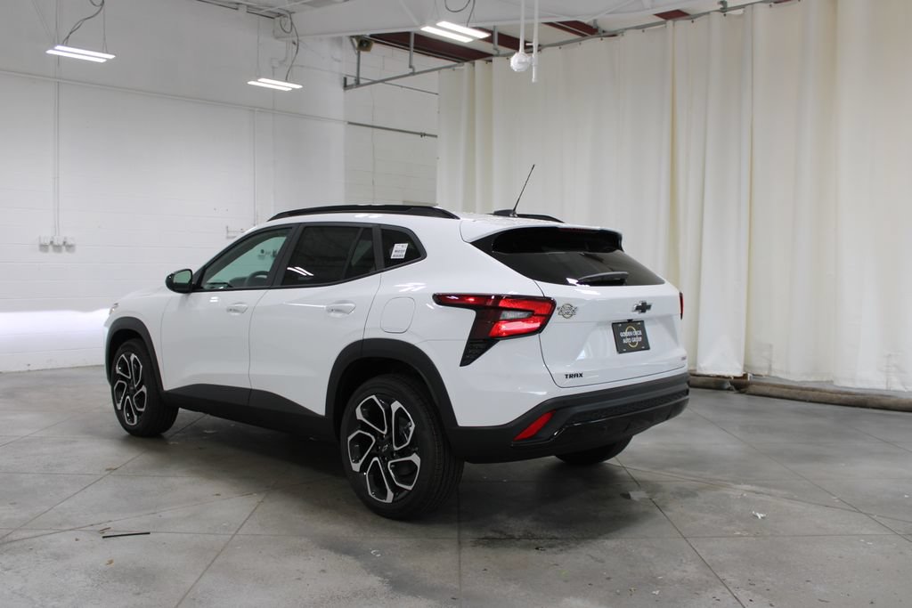 New 2026 Chevrolet Trax RS w/ Sunroof Package FWD image 7