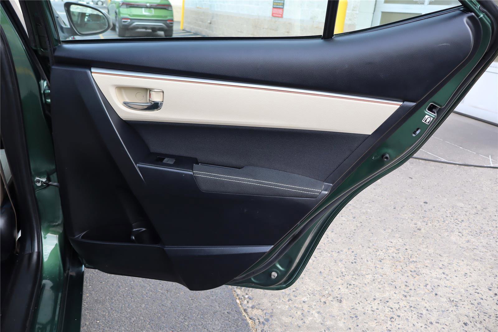 Used 2014 Toyota Corolla LE FWD image 24
