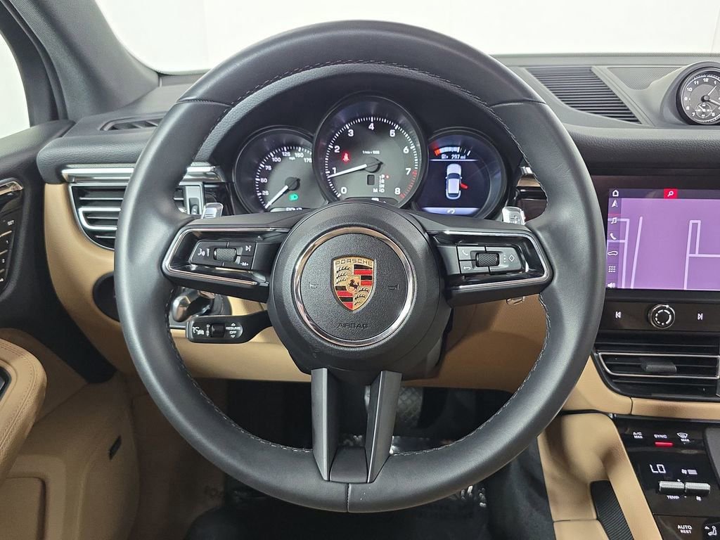 Certified 2025 Porsche Macan AWD/4WD image 14
