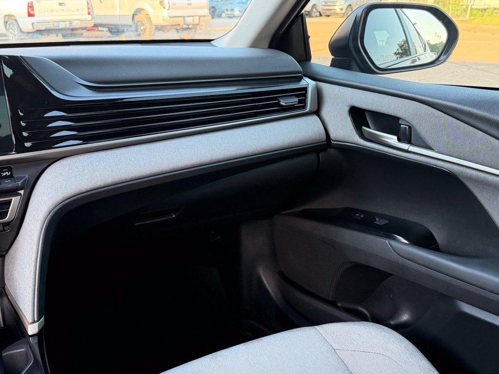 Used 2025 Toyota Camry LE FWD image 27
