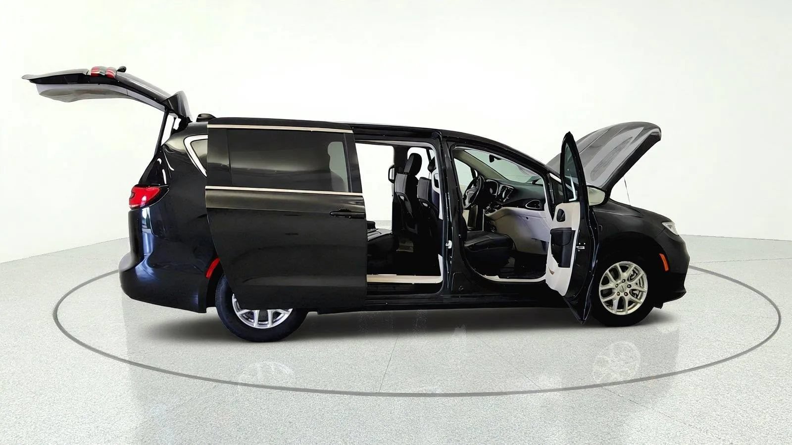 Used 2023 Chrysler Pacifica Touring-L FWD image 12