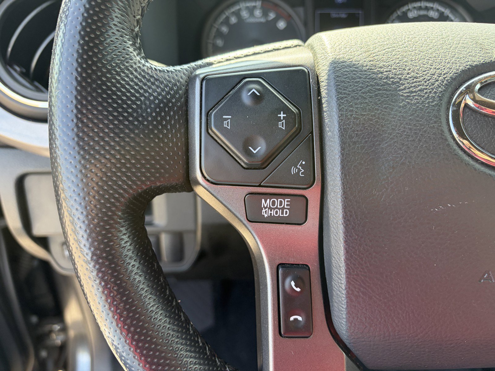 Used 2019 Toyota Tacoma TRD Sport AWD/4WD image 15