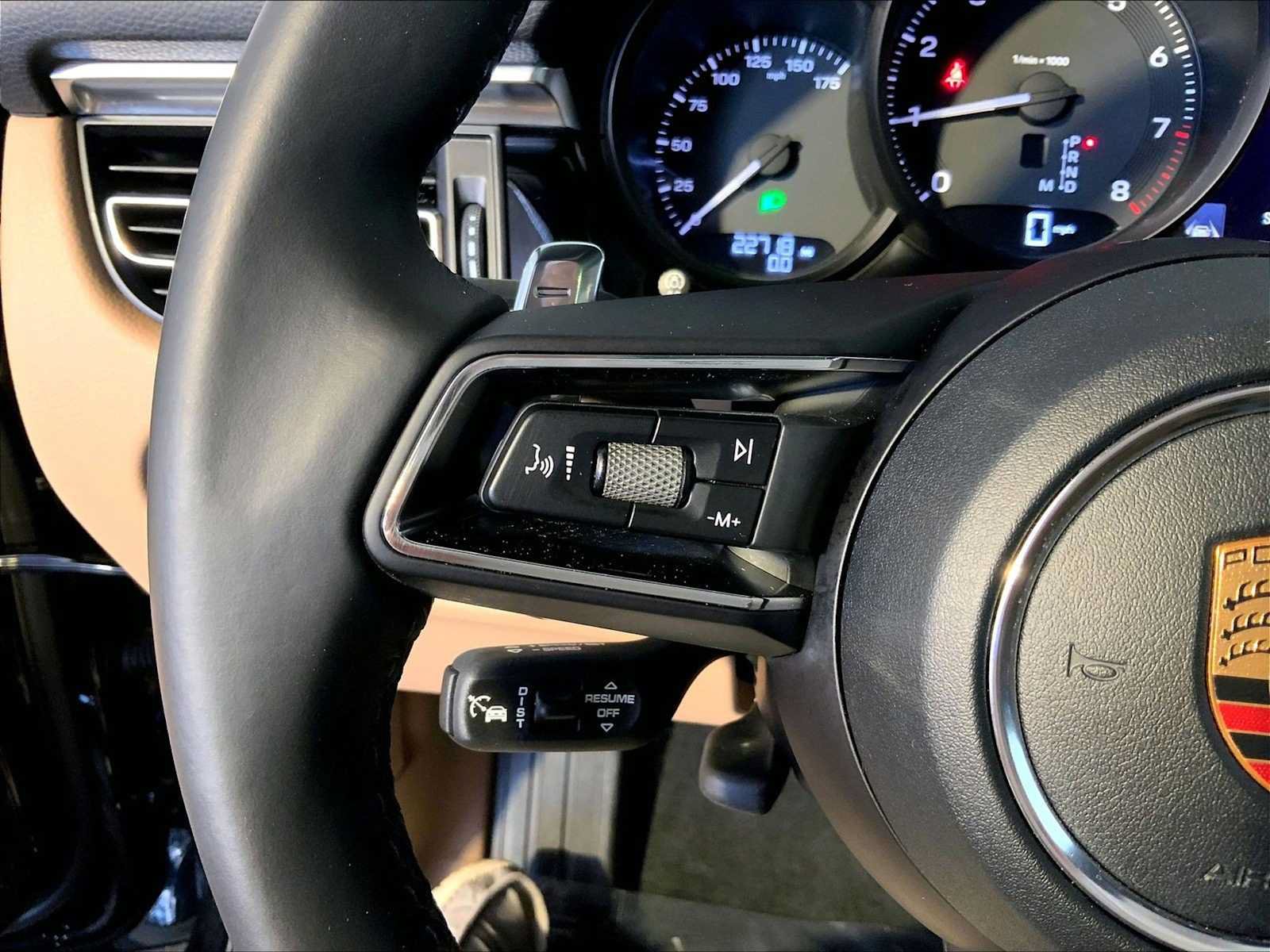 Used 2023 Porsche Macan AWD/4WD image 27