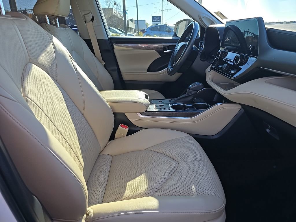 Used 2023 Toyota Highlander Limited image 36