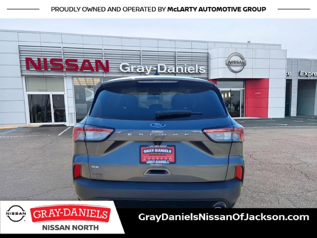Used 2022 Ford Escape SE w/ SE Sport Appearance Package FWD image 6