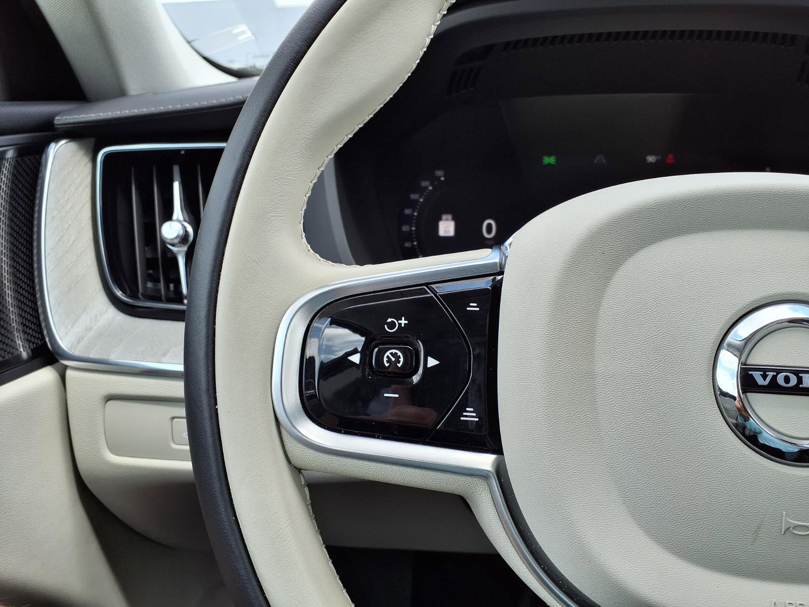 Certified 2023 Volvo XC60 B5 Ultimate w/ Climate Package AWD/4WD image 29