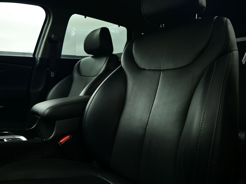 Used 2019 Hyundai Santa Fe Limited image 24