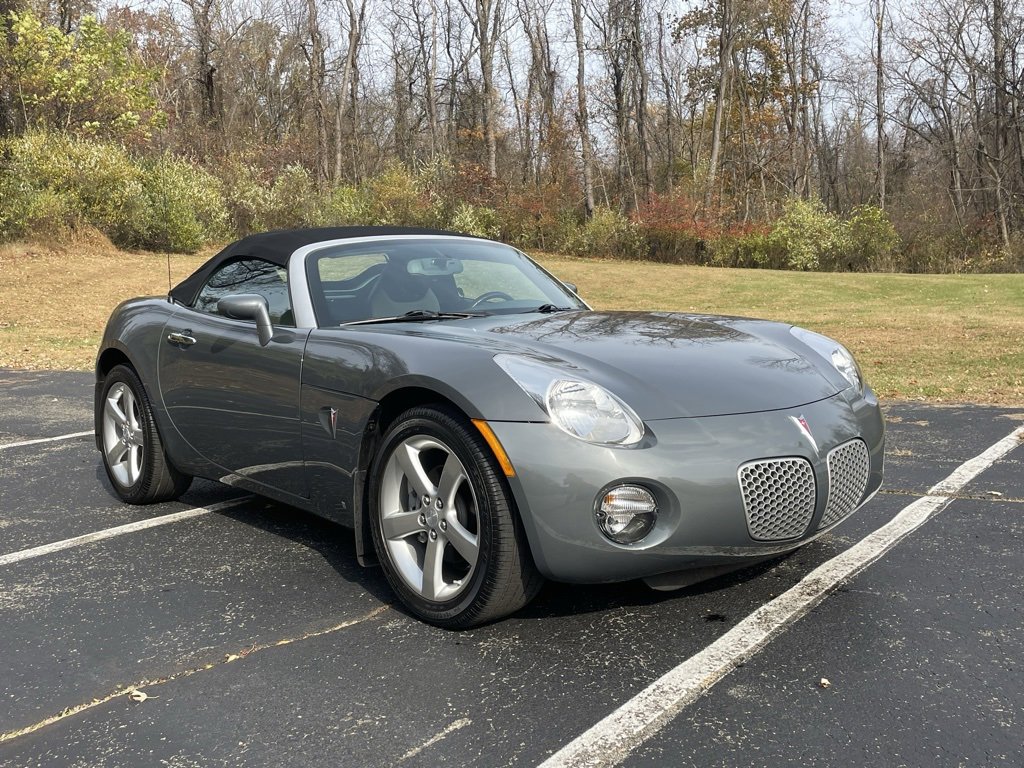 Used 2008 Pontiac Solstice Convertible w/ Premium Package image 1