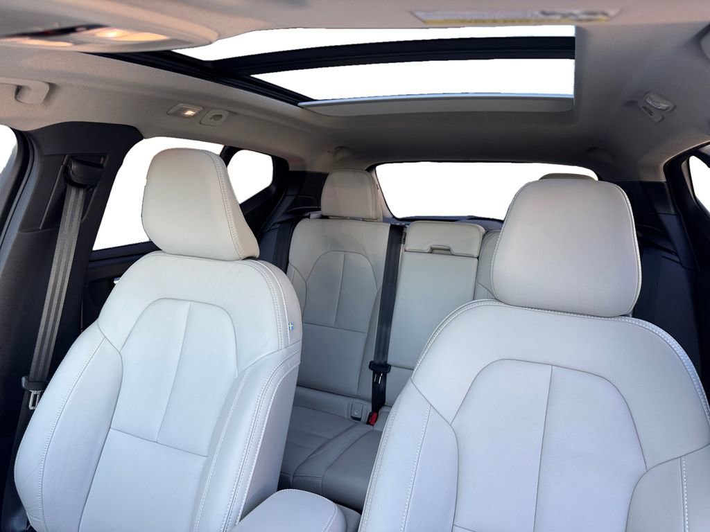 Certified 2024 Volvo XC40 B5 Plus w/ Protection Package Premier AWD/4WD image 23