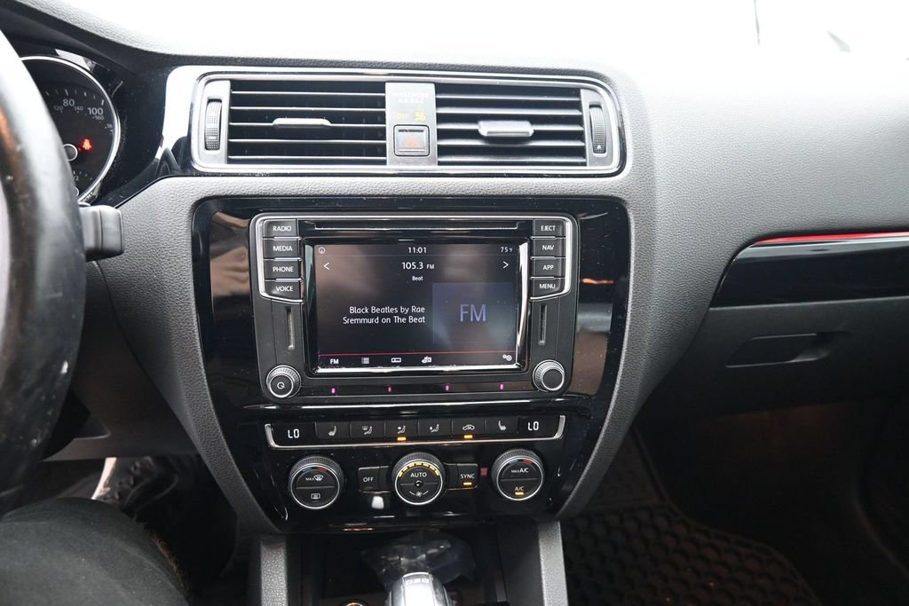 Used 2018 Volkswagen Jetta GLI FWD image 19