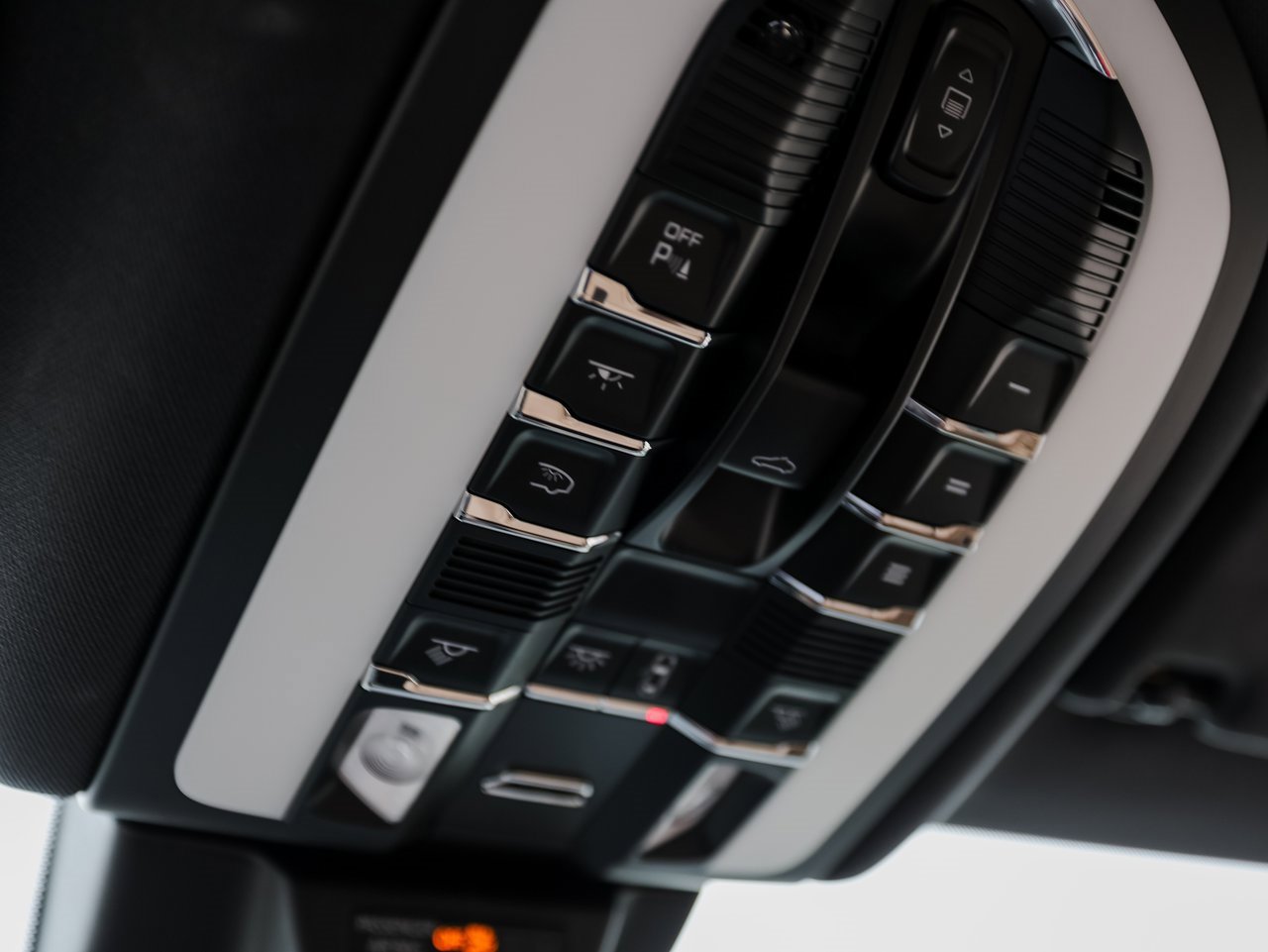 Certified 2023 Porsche Macan image 21