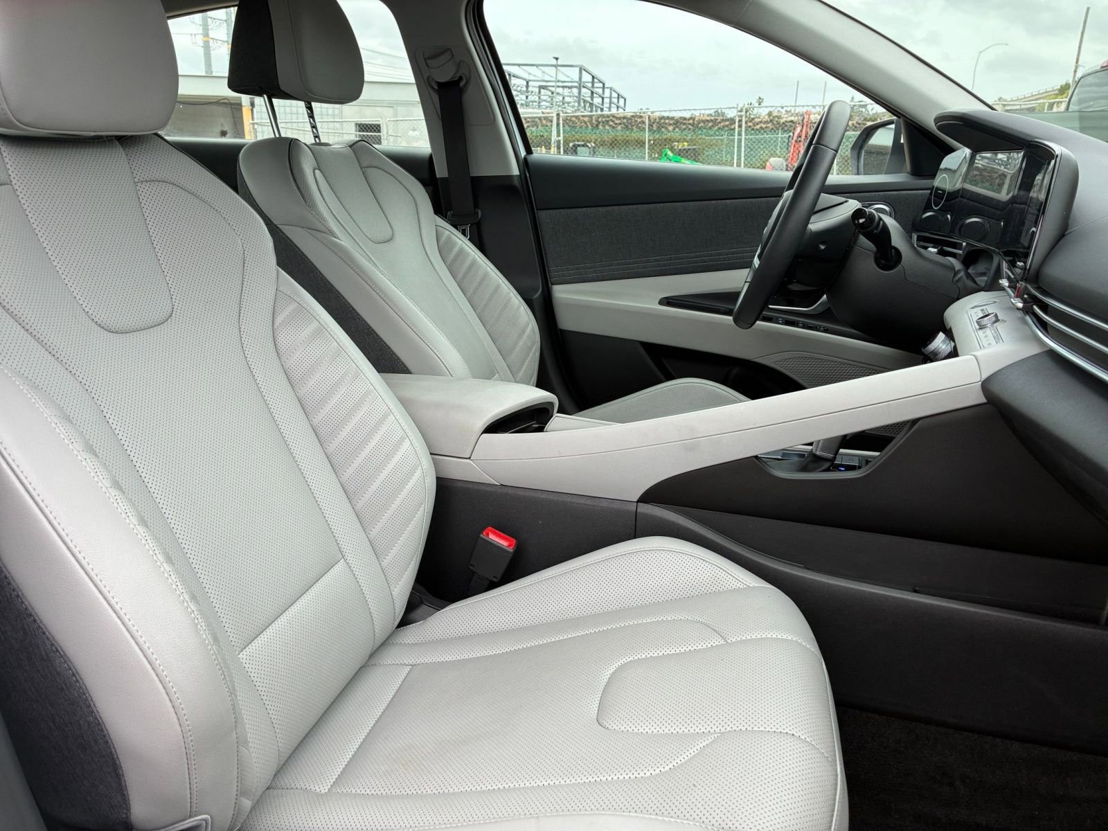 Used 2025 Hyundai Elantra Limited image 38