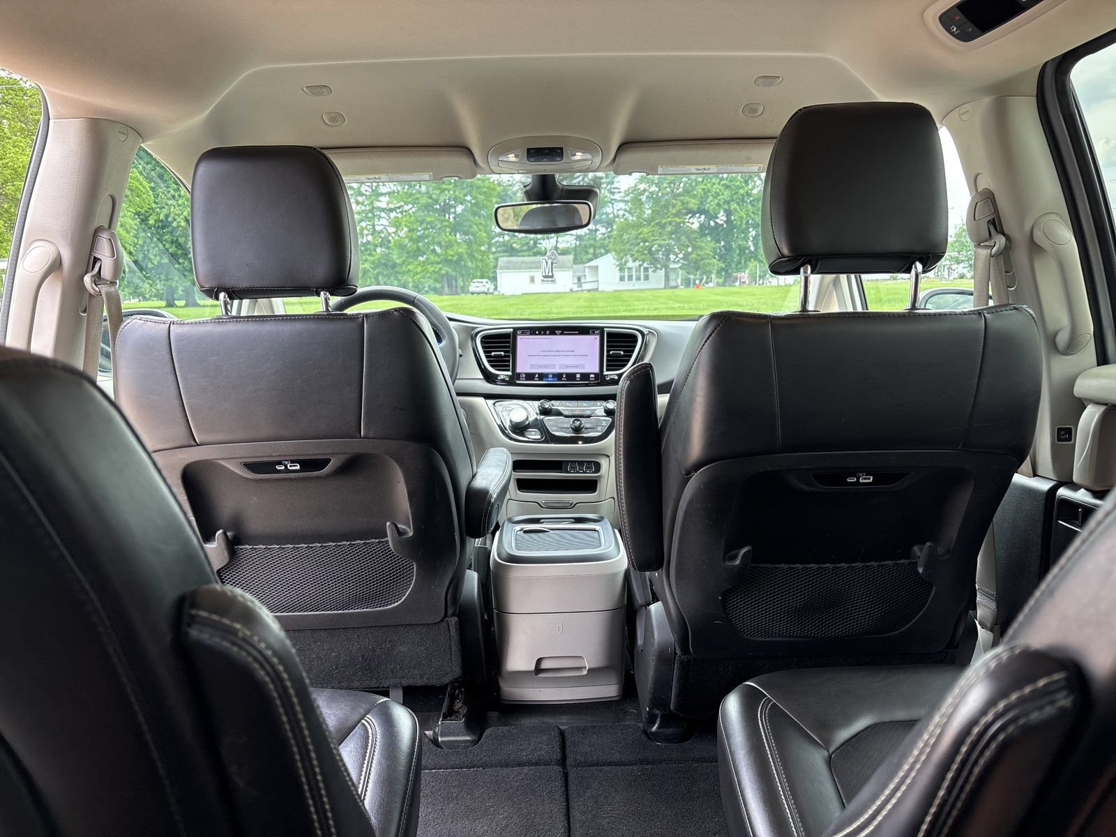 Used 2023 Chrysler Pacifica Touring-L FWD image 21