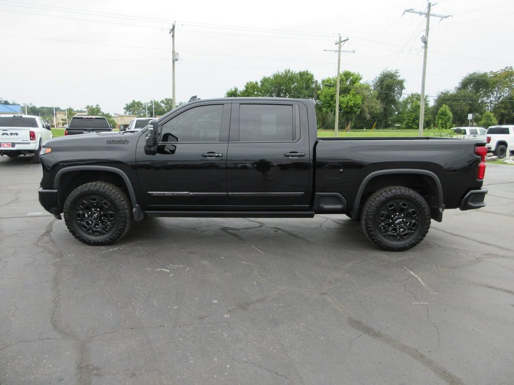 Used 2024 Chevrolet Silverado 2500 High Country w/ High Country Premium Package AWD/4WD image 10