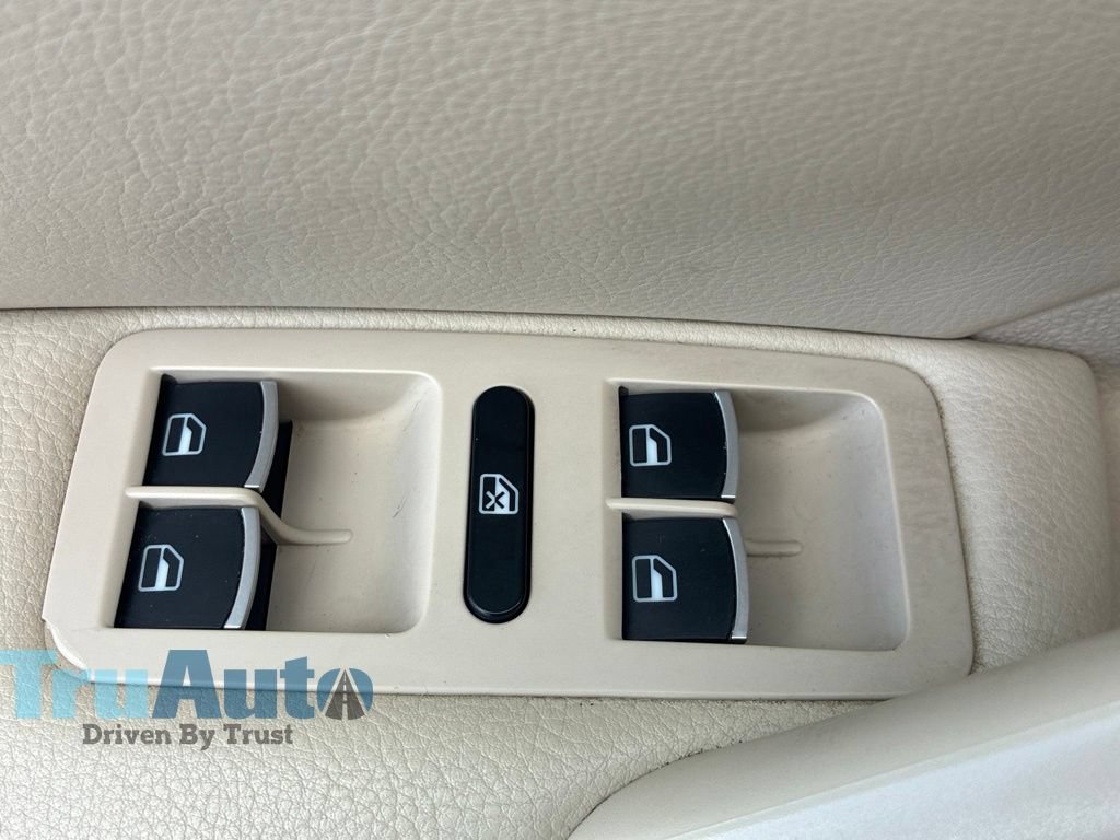 Used 2012 Volkswagen Passat 2.5 SEL FWD image 21