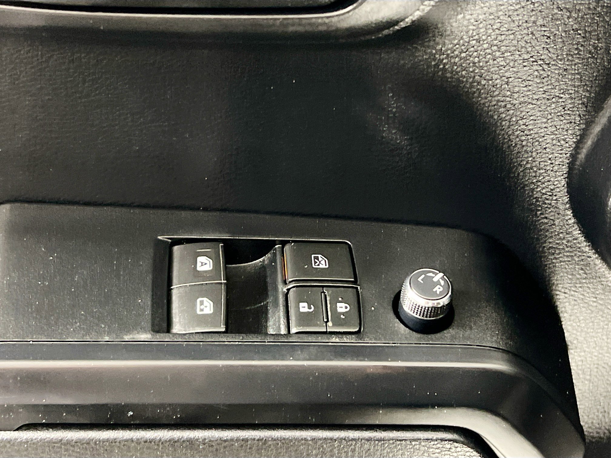 Used 2018 Toyota Tacoma SR image 15