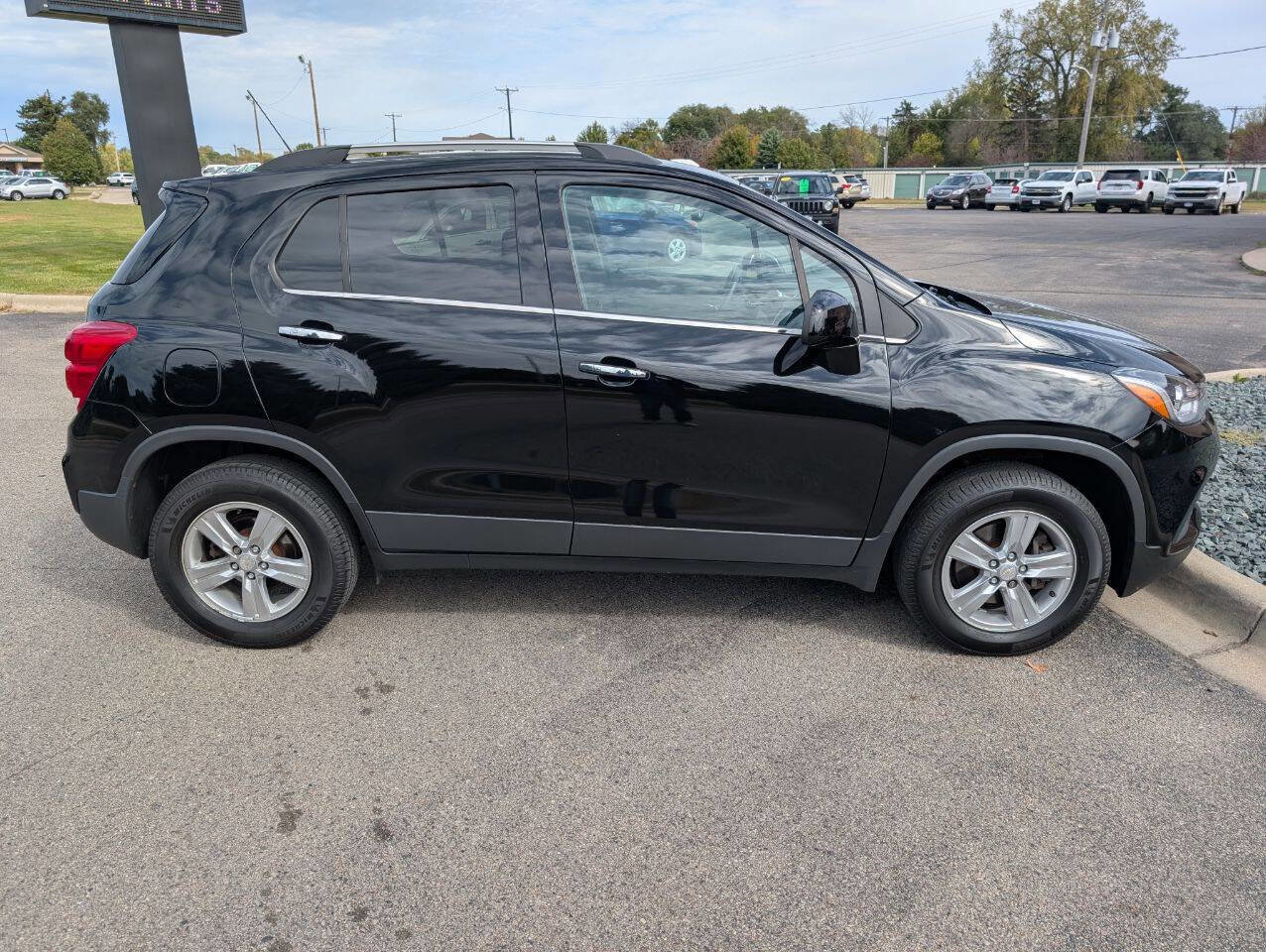 Used 2017 Chevrolet Trax LT w/ LT Convenience Package image 10