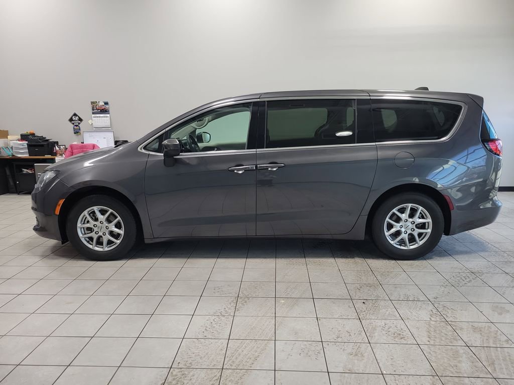 Used 2023 Chrysler Voyager LX FWD image 8