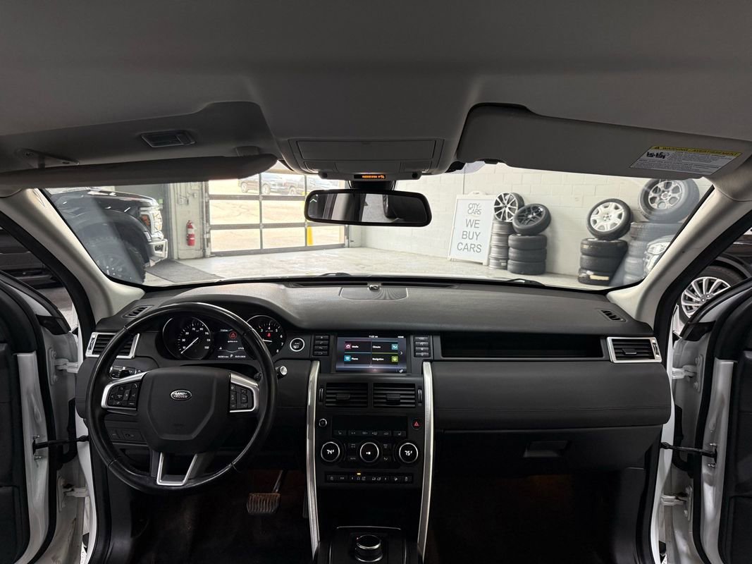 Used 2018 Land Rover Discovery Sport SE image 25