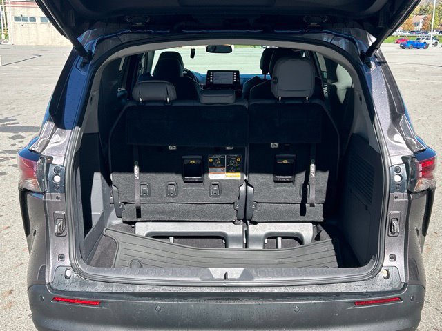 Used 2022 Toyota Sienna XLE AWD/4WD image 36