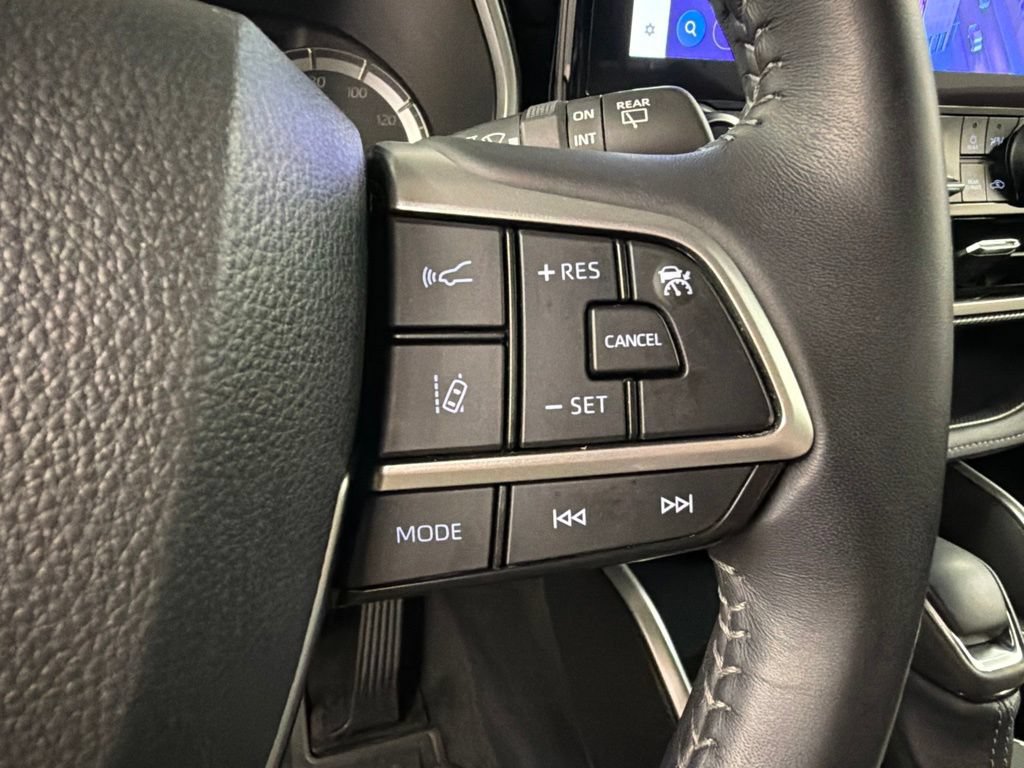 Used 2023 Toyota Highlander XSE AWD/4WD image 19