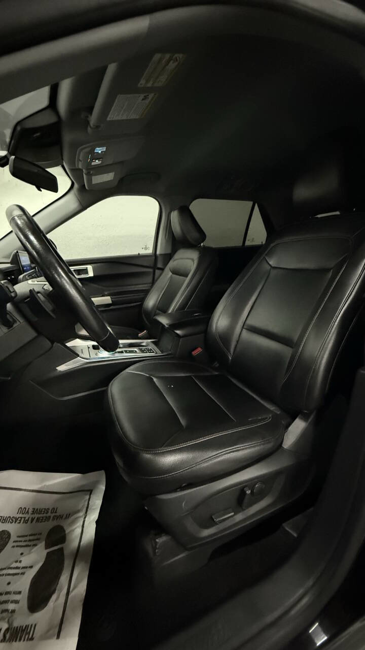 Used 2020 Ford Explorer XLT w/ Equipment Group 202A image 9