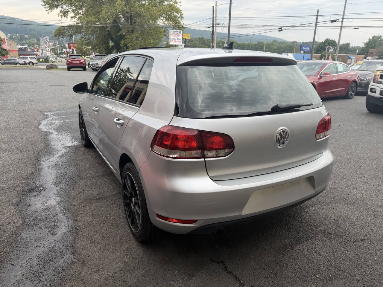 Used 2014 Volkswagen Golf 4-Door FWD image 4