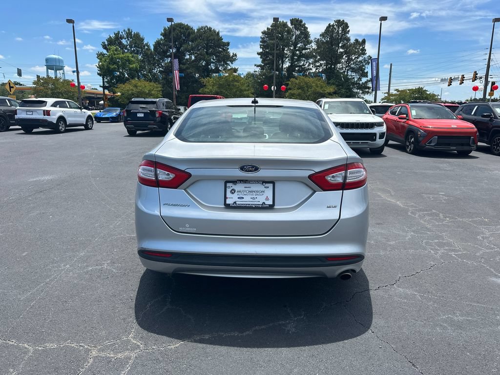 Used 2015 Ford Fusion SE FWD image 6