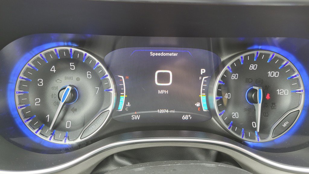 Used 2024 Chrysler Pacifica Limited w/ Uconnect Theater Family Group image 31