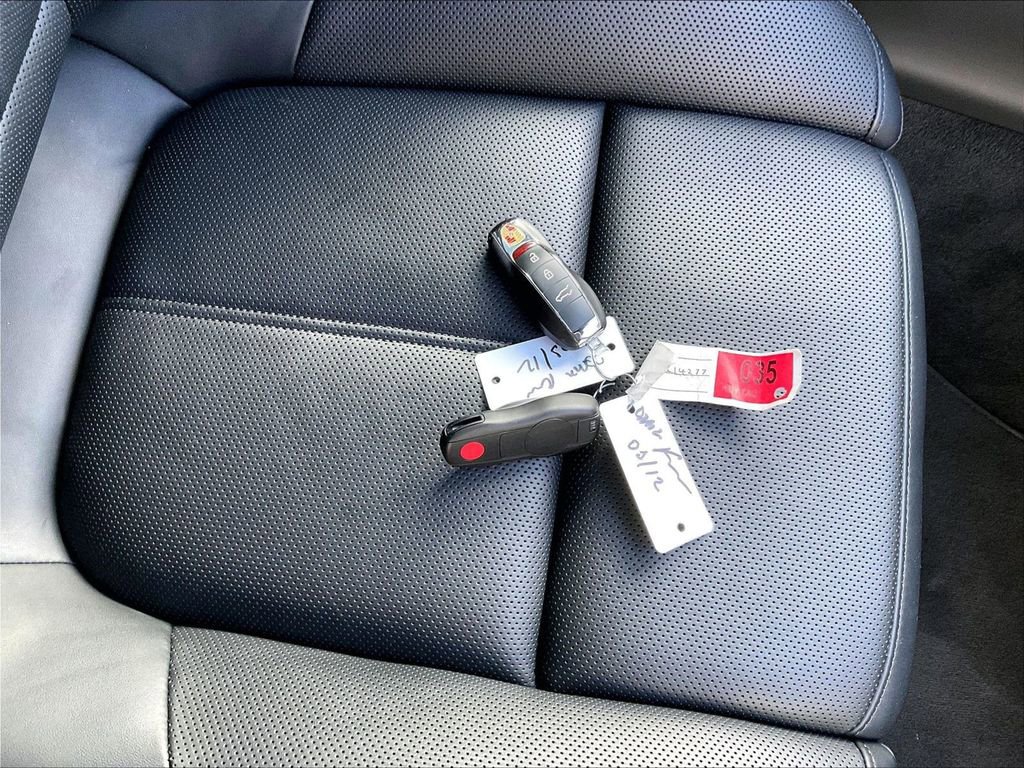 Used 2025 Porsche Macan image 16