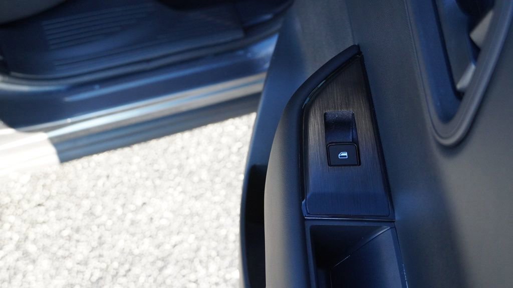 Used 2025 Nissan Rogue S image 20