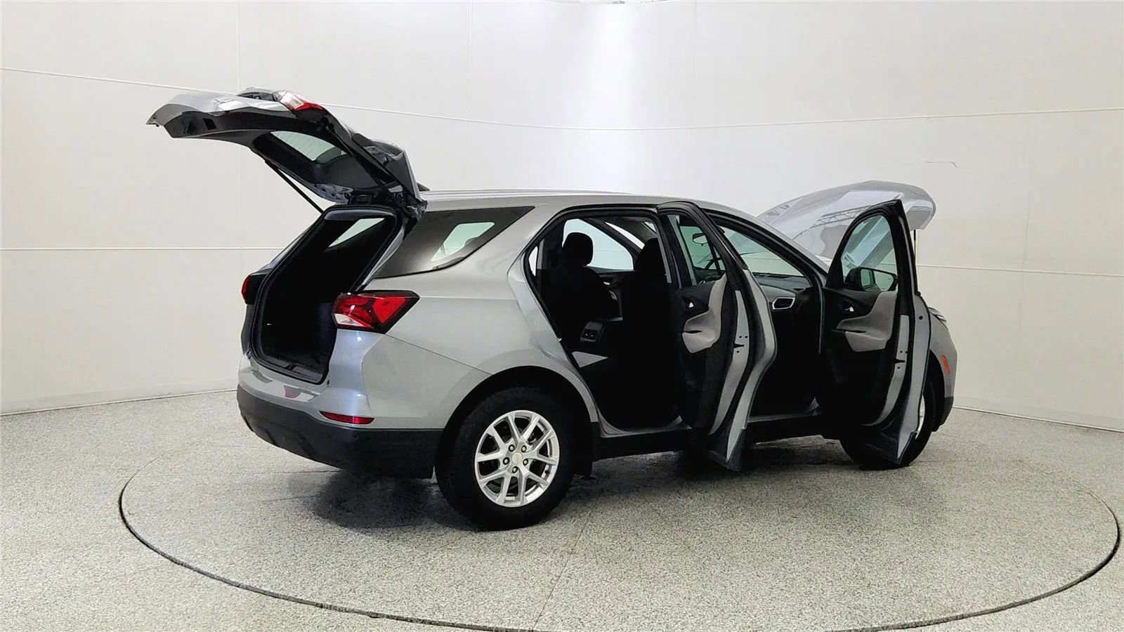 Used 2023 Chevrolet Equinox LS w/ Driver Confidence II Package AWD/4WD image 12